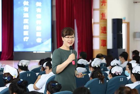 靳斓老师医院优质服务与医患沟通技巧培训现场
