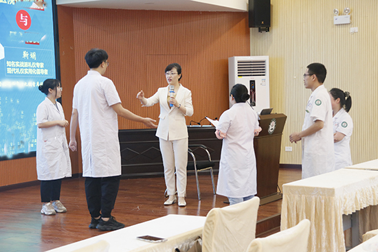 靳斓老师医院优质服务与医患沟通技巧培训现场