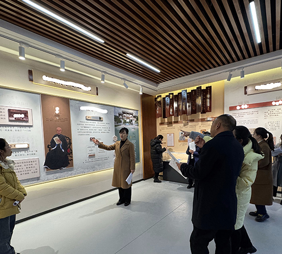 靳斓老师在展厅讲解员培训现场